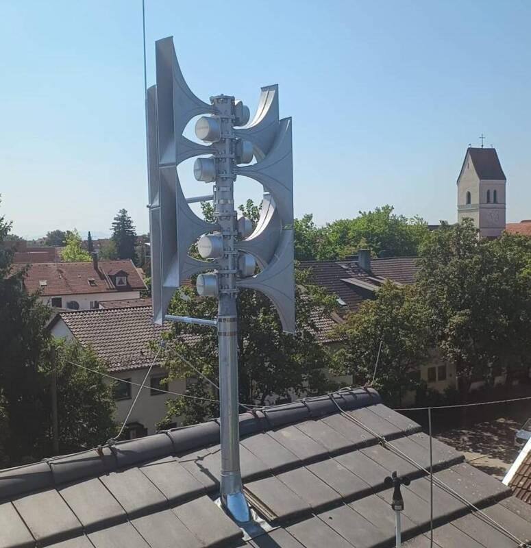 Sirene Warnanlage auf dem Grundschuldach