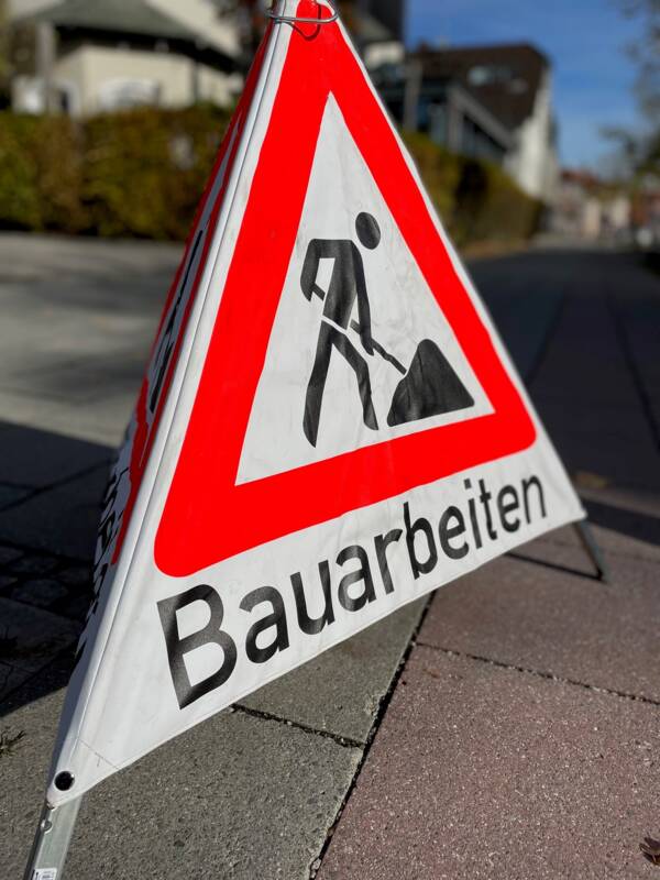 Schild Bauarbeiten